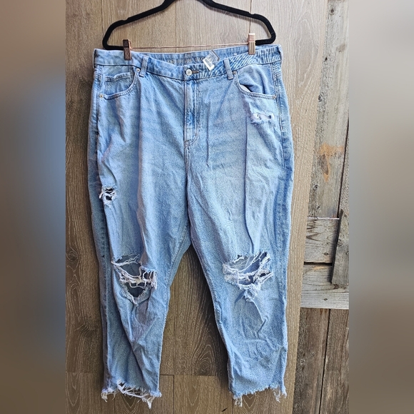 American Eagle Outfitters Strigid Curvy Mom Jeans Short - Picture 1 of 5